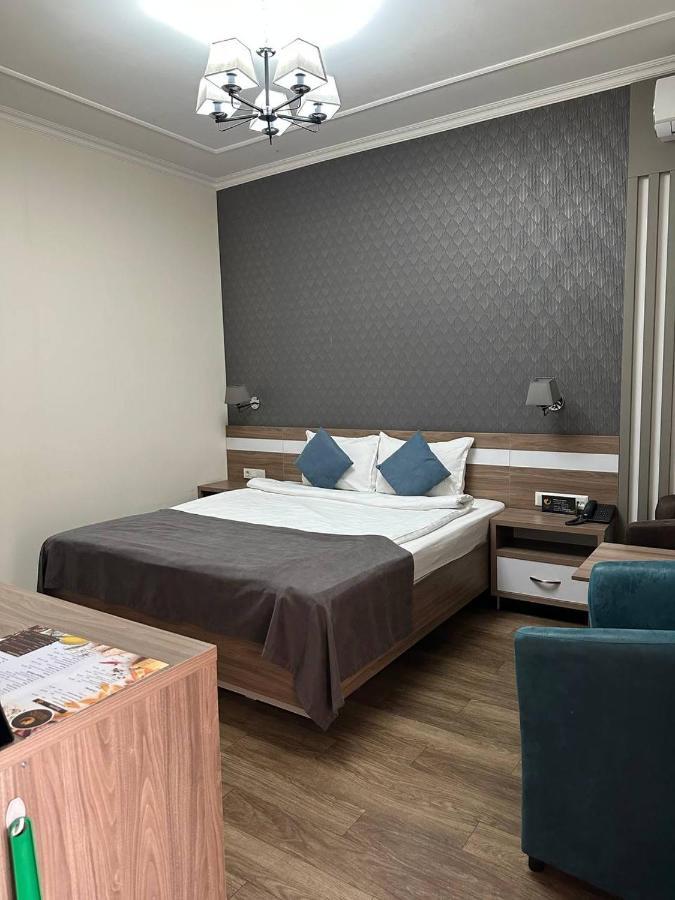 Gоlden Dragon Villa Hotel Biszkek Zewnętrze zdjęcie
