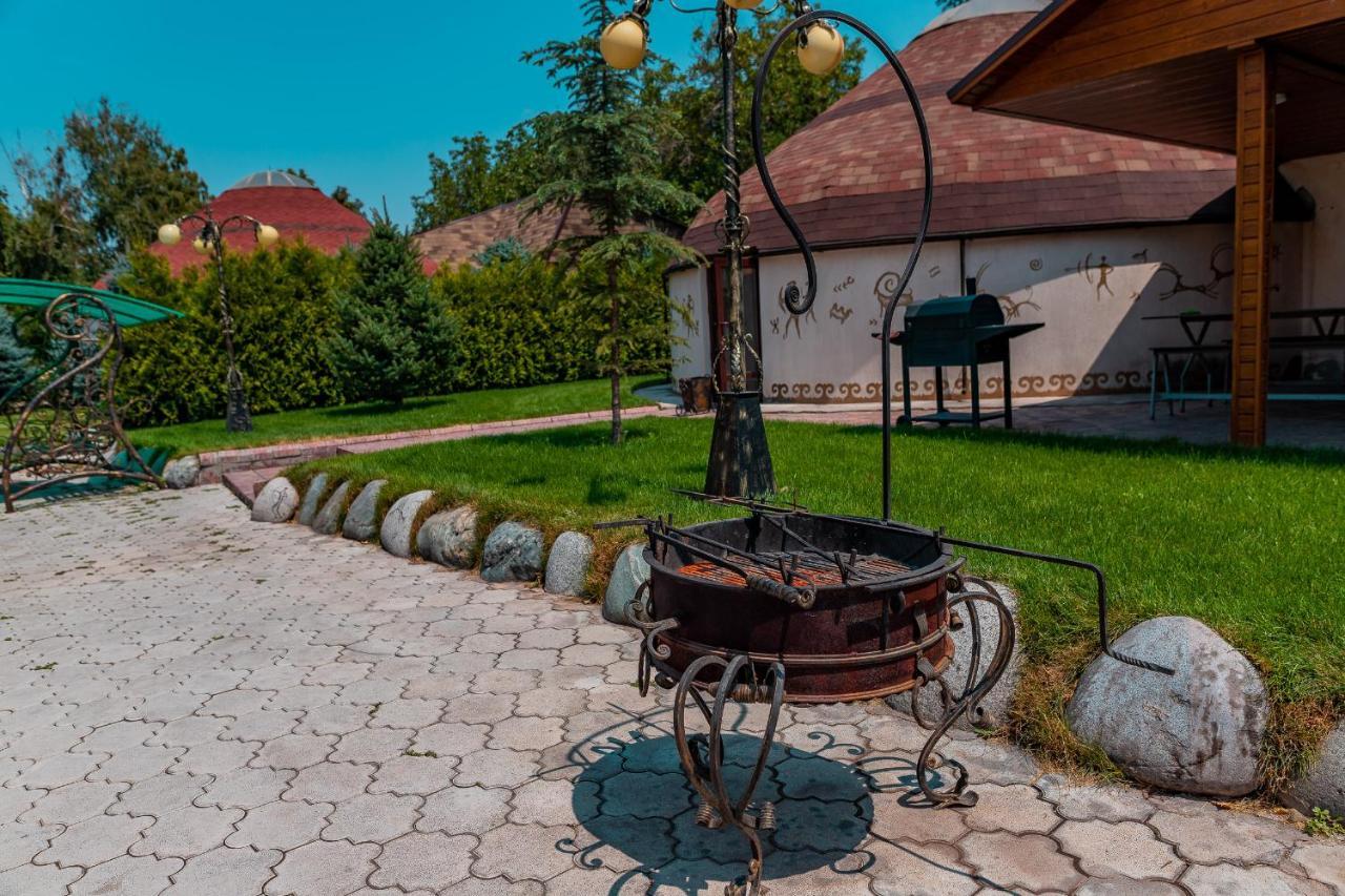 Gоlden Dragon Villa Hotel Biszkek Zewnętrze zdjęcie