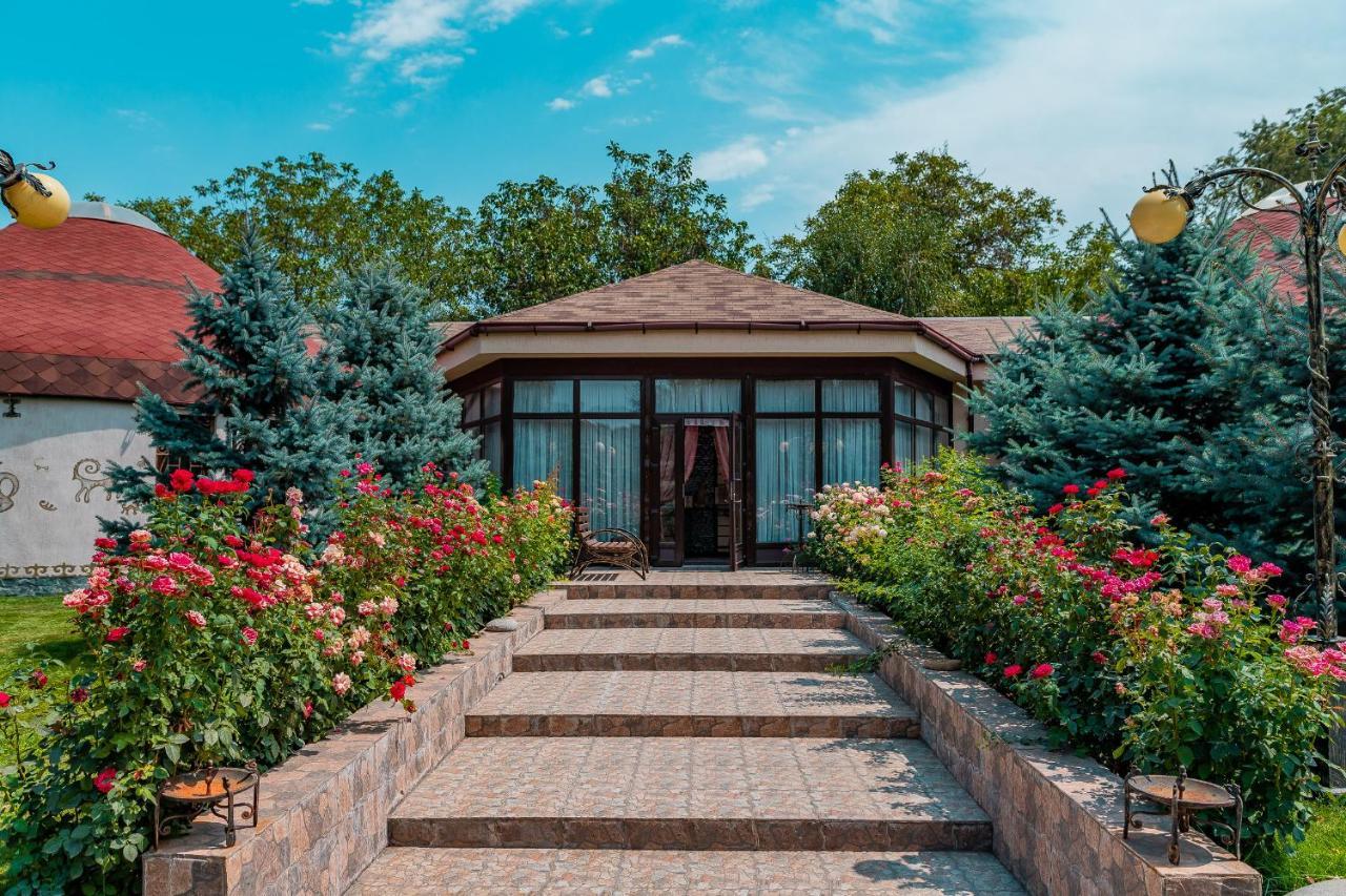 Gоlden Dragon Villa Hotel Biszkek Zewnętrze zdjęcie