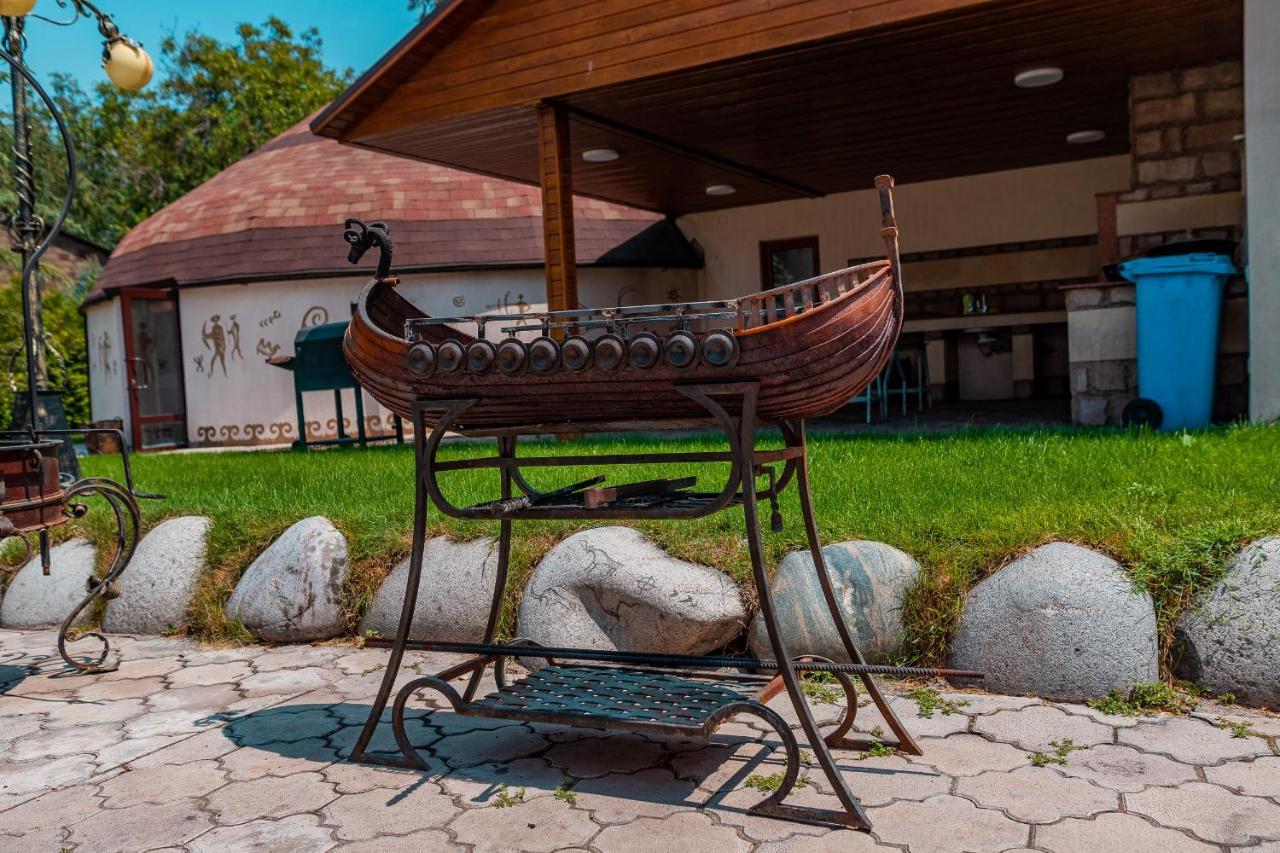 Gоlden Dragon Villa Hotel Biszkek Zewnętrze zdjęcie